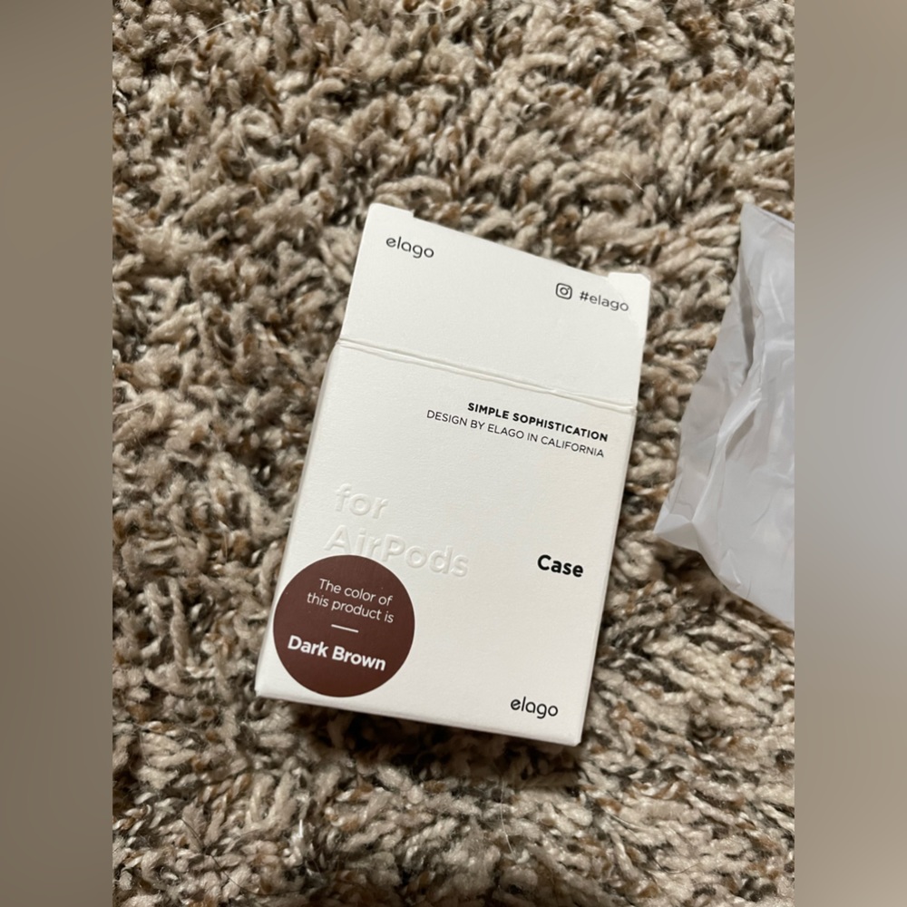 ** Bundle add on**. BROWN LEATHER AIRPODS CASE - Picture 3 of 4
